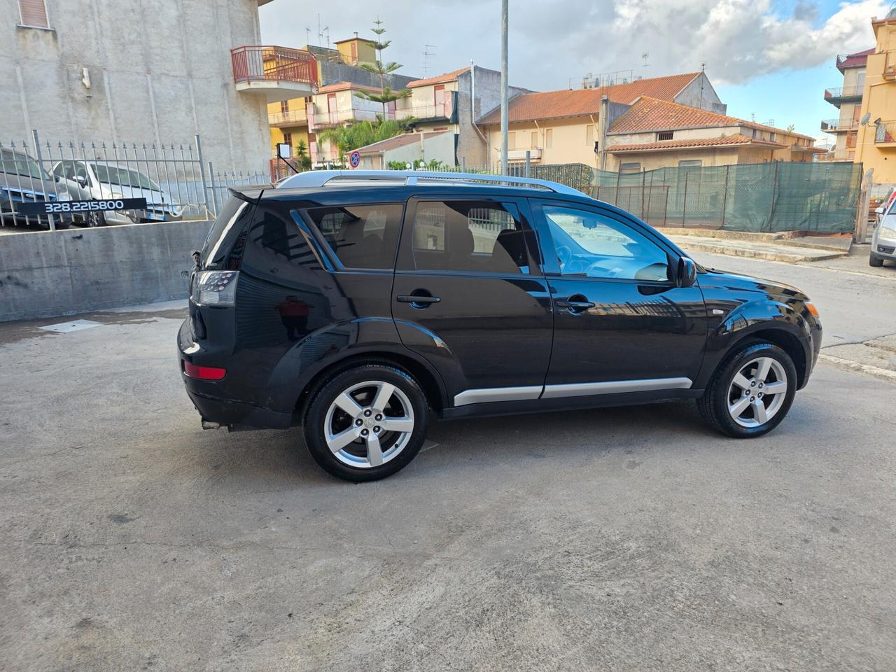 Mitsubishi Outlander 2.0 DI-D Instyle 7 p.ti DPF