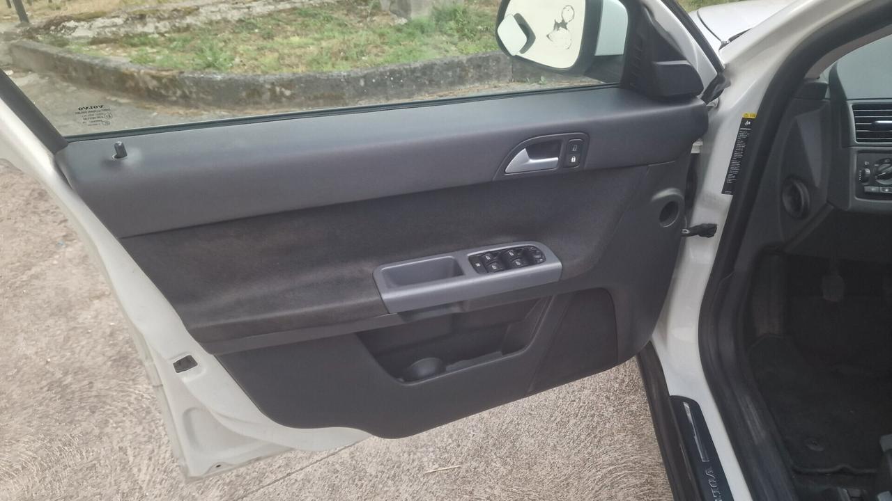 Volvo V50 1.6 D DRIVE cat R-Design "130.000 Km"