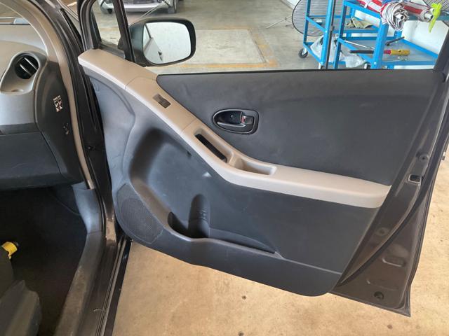 TOYOTA Yaris 1.0 5 porte