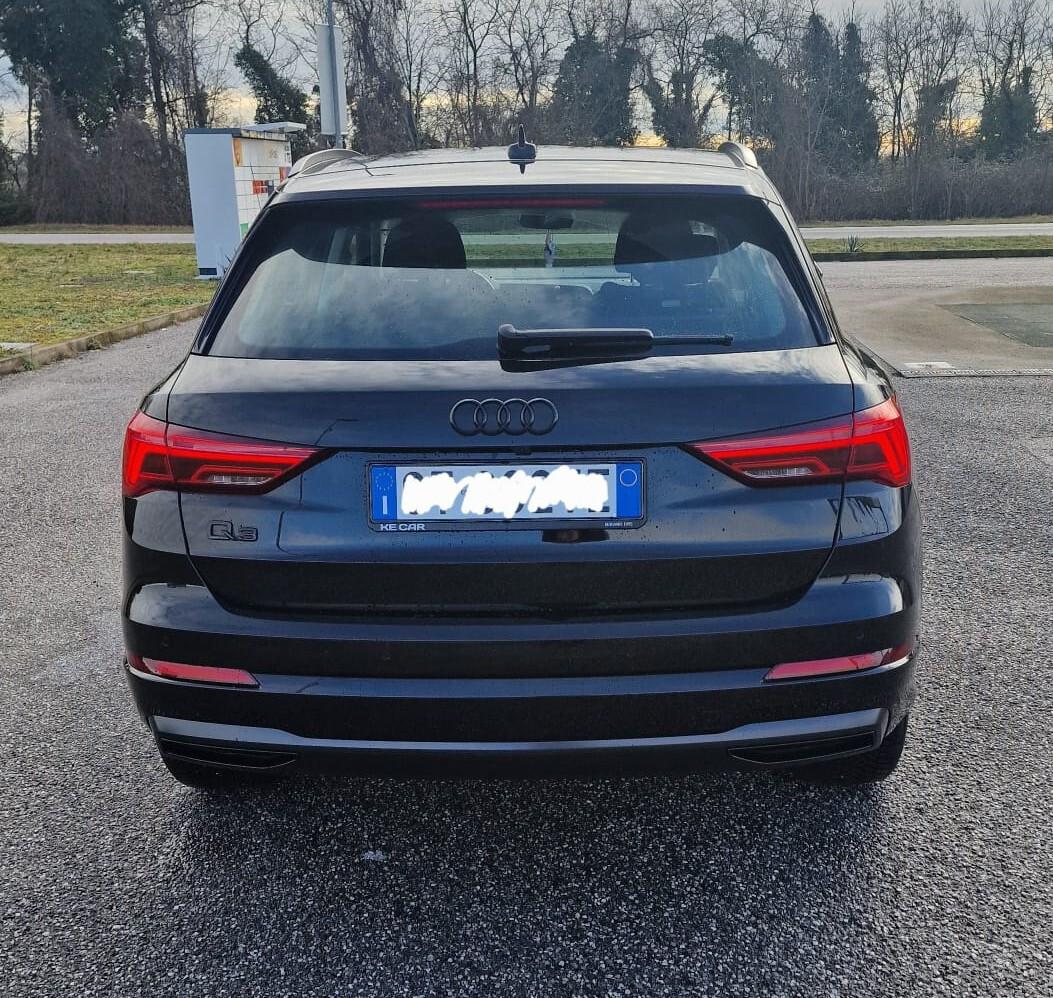Audi Q3 35 TFSI S tronic Identity Black