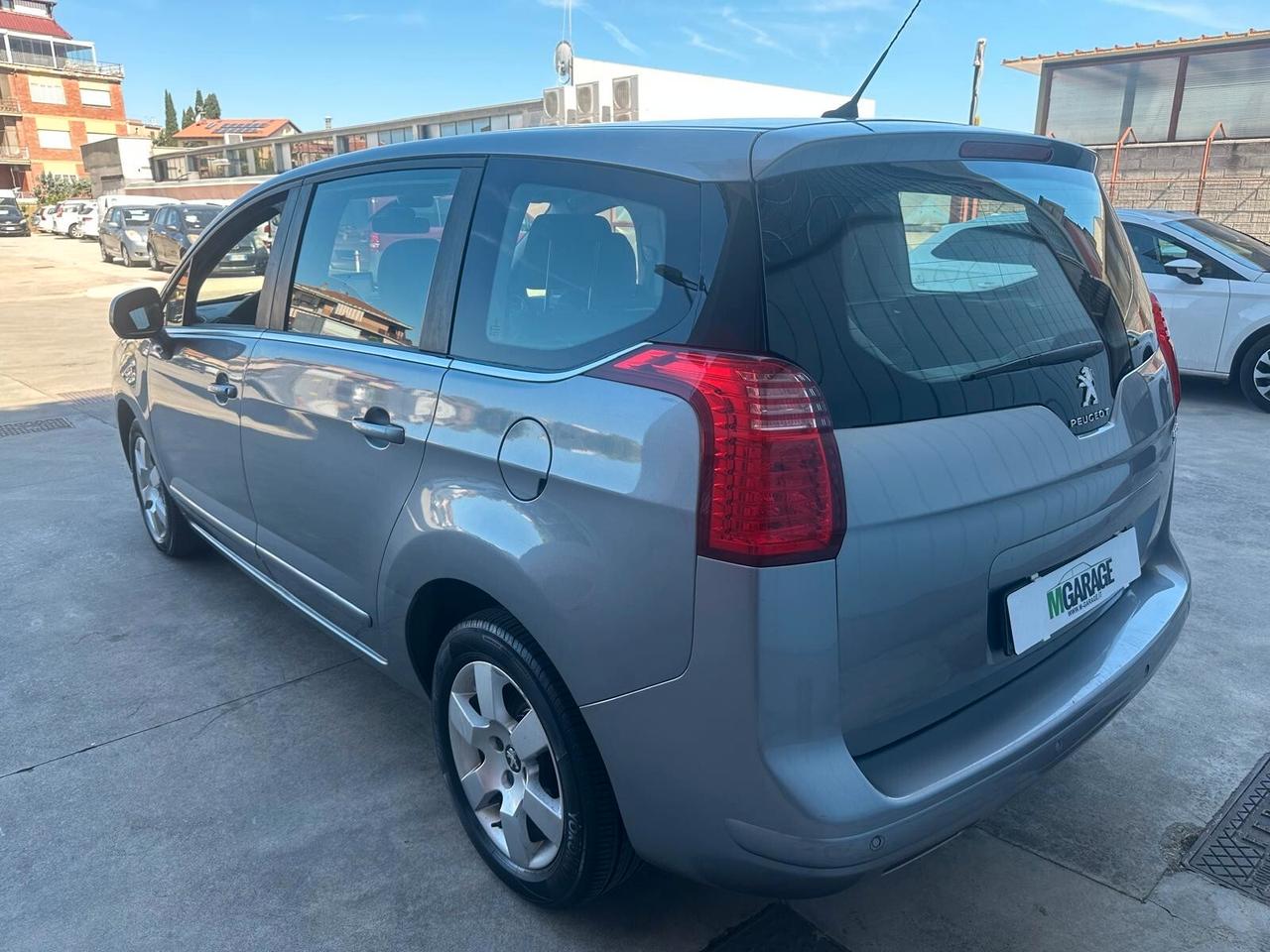 Peugeot 5008 1.6 HDi 115CV Business 7 POSTI