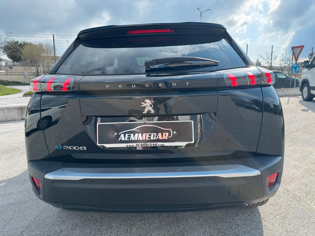 Peugeot 2008 motore elettrico 136 CV Allure