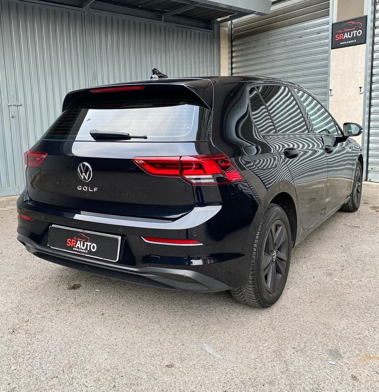 Volkswagen Golf 8 1.0 TSI 90cv - OK NEOPATENTATI