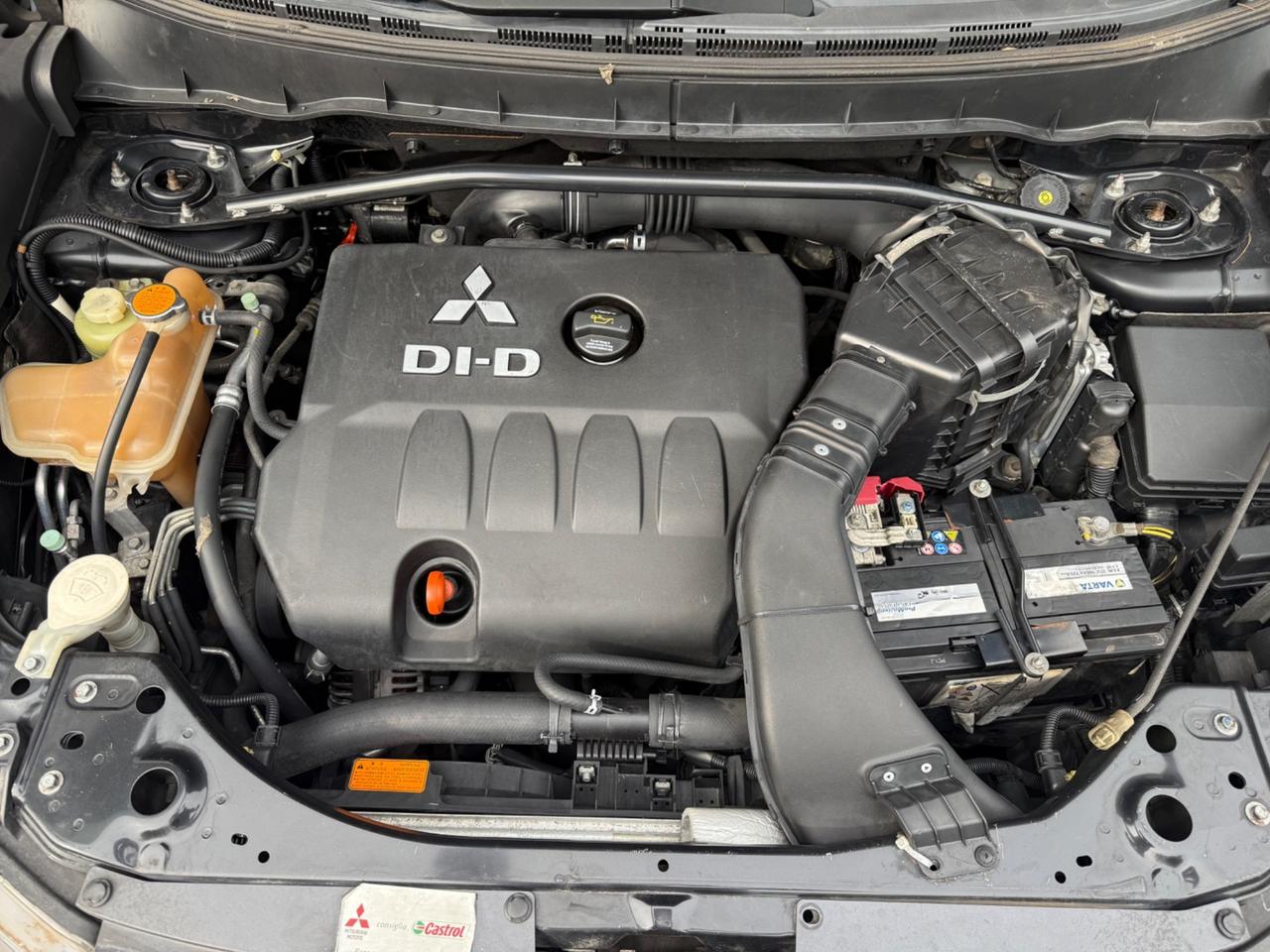 Mitsubishi Outlander 2.0 DI-D Instyle 7 p.ti DPF