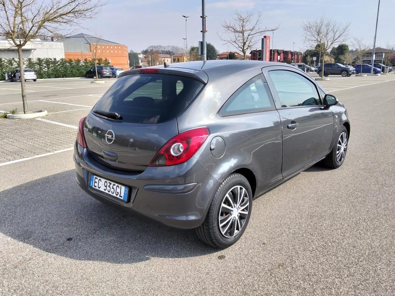 Opel Corsa 1.2 3 porte Club