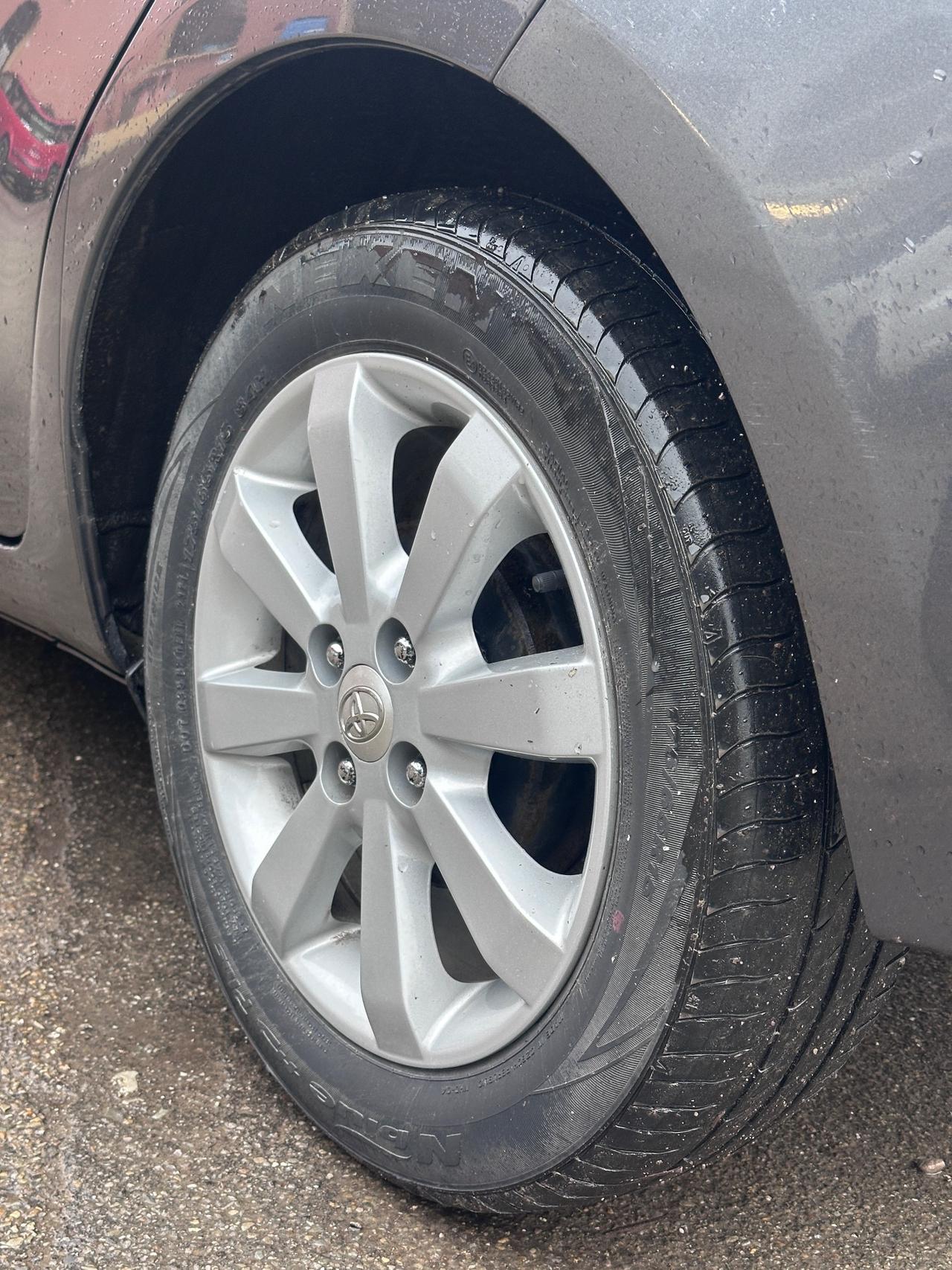 Toyota Yaris 1.0 5 porte Lounge Neopatentati