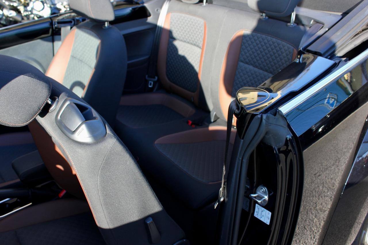 Volkswagen Maggiolino Cabrio 1.2 TSI DSG 105CV NAVY SENSORI