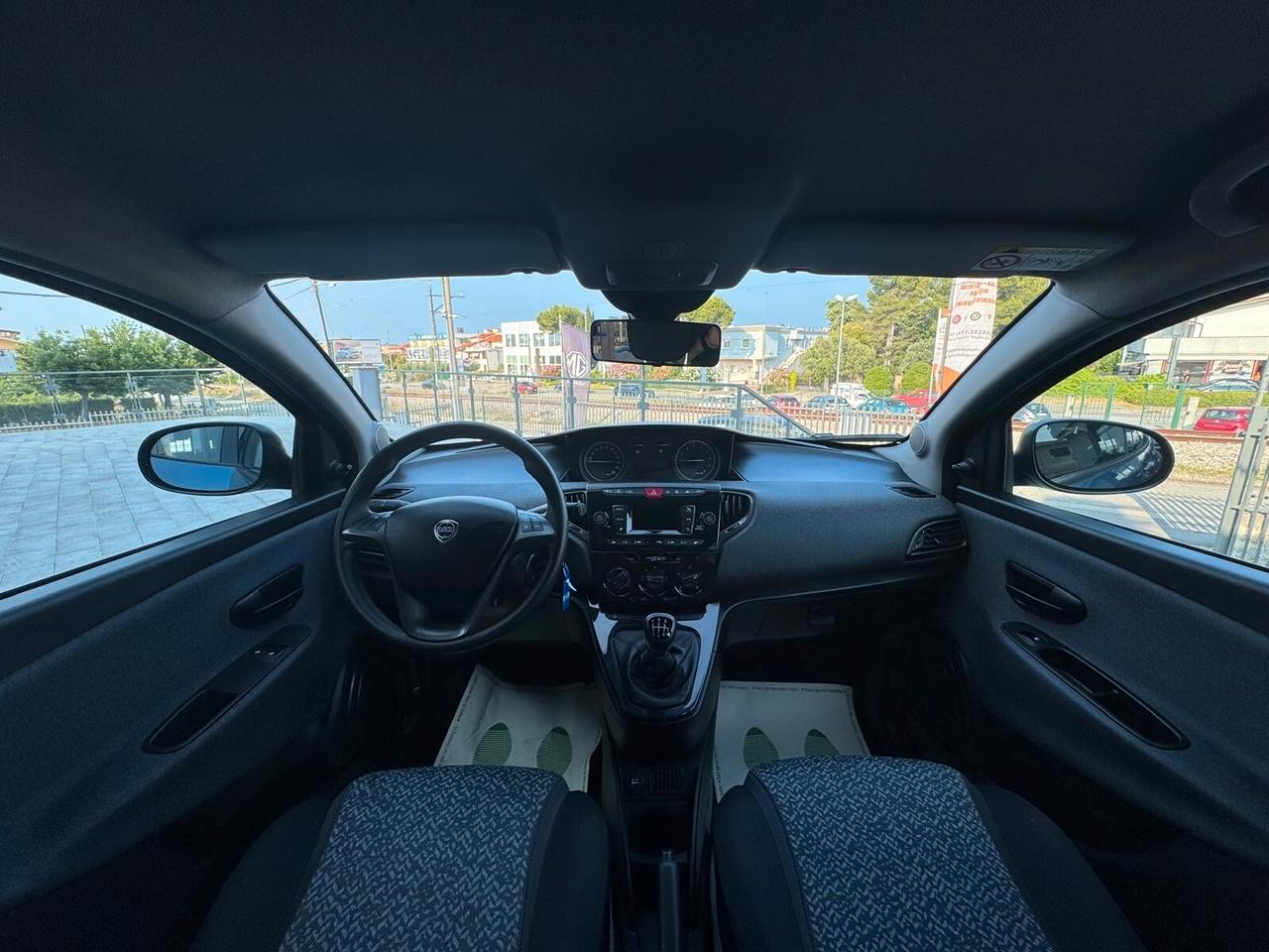 Lancia Ypsilon 1.0 FireFly 5 porte S&S Hybrid Silver