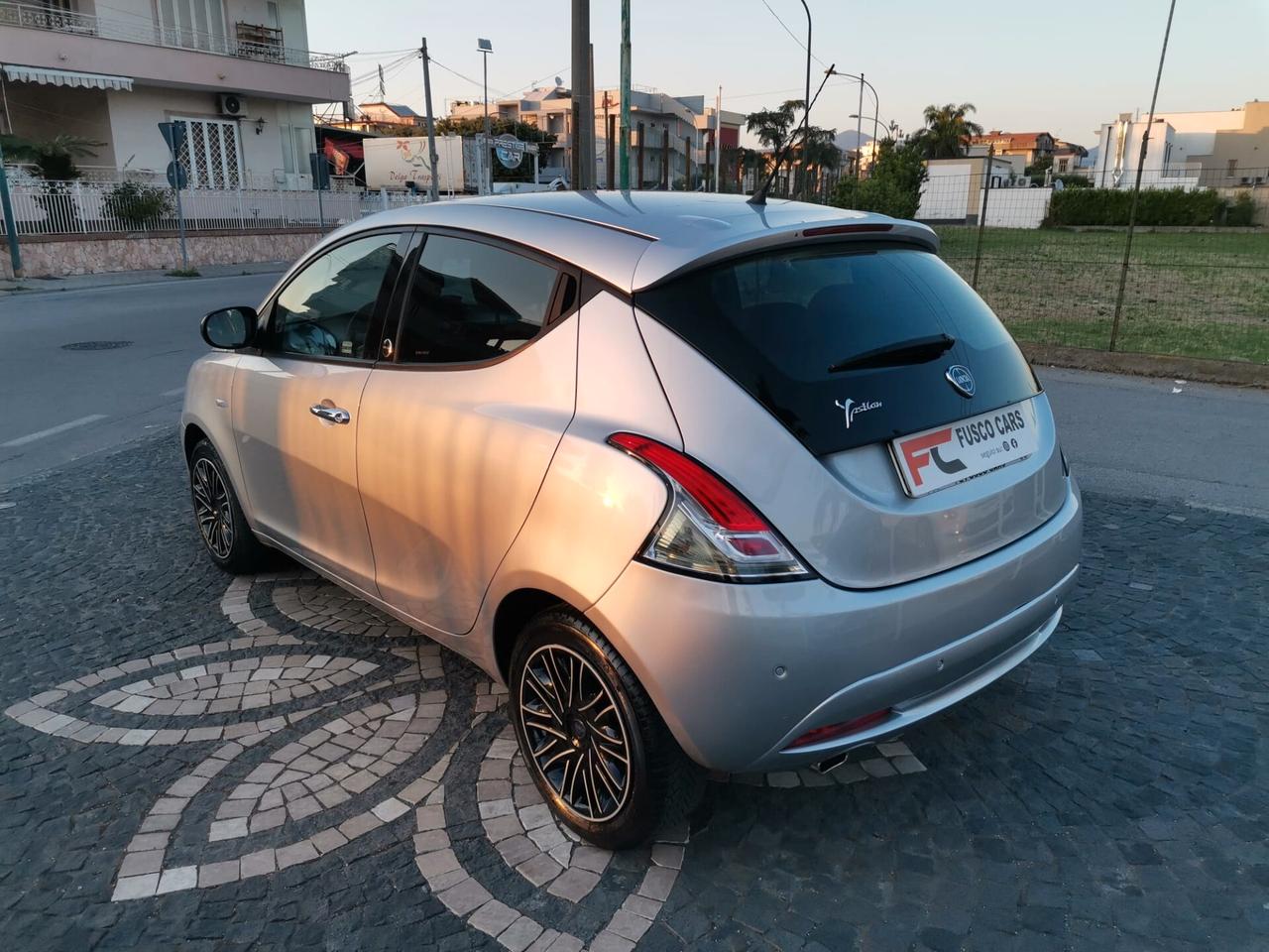 Lancia Ypsilon 1.2 69 CV 5 p. GPL Ecochic Gold