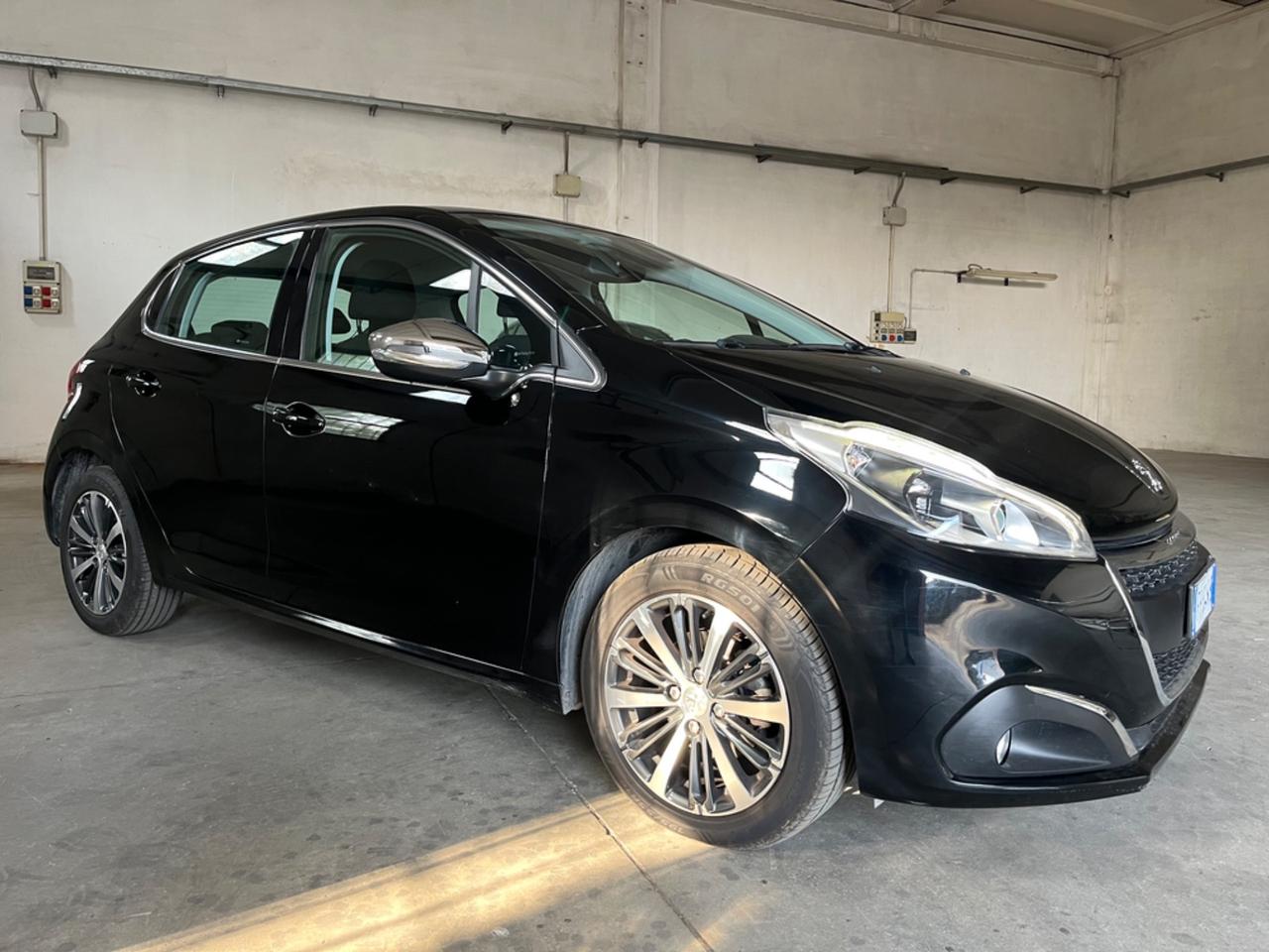 Peugeot 208 PureTech 82 5p. GPL Allure