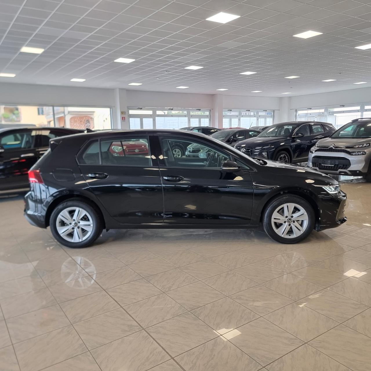 VOLKSWAGEN GOLF 8 LIFE 2.0 TDI 115cv Euro 6E