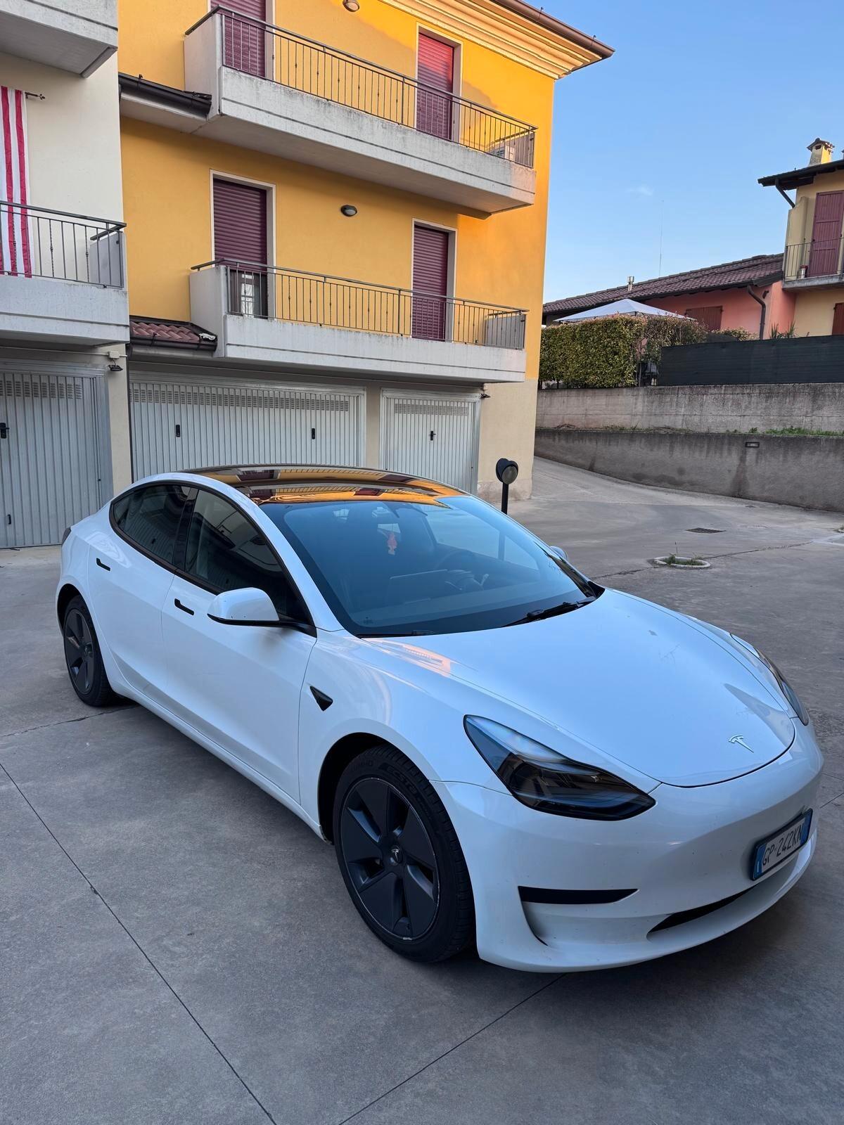 Tesla Model 3 RWD