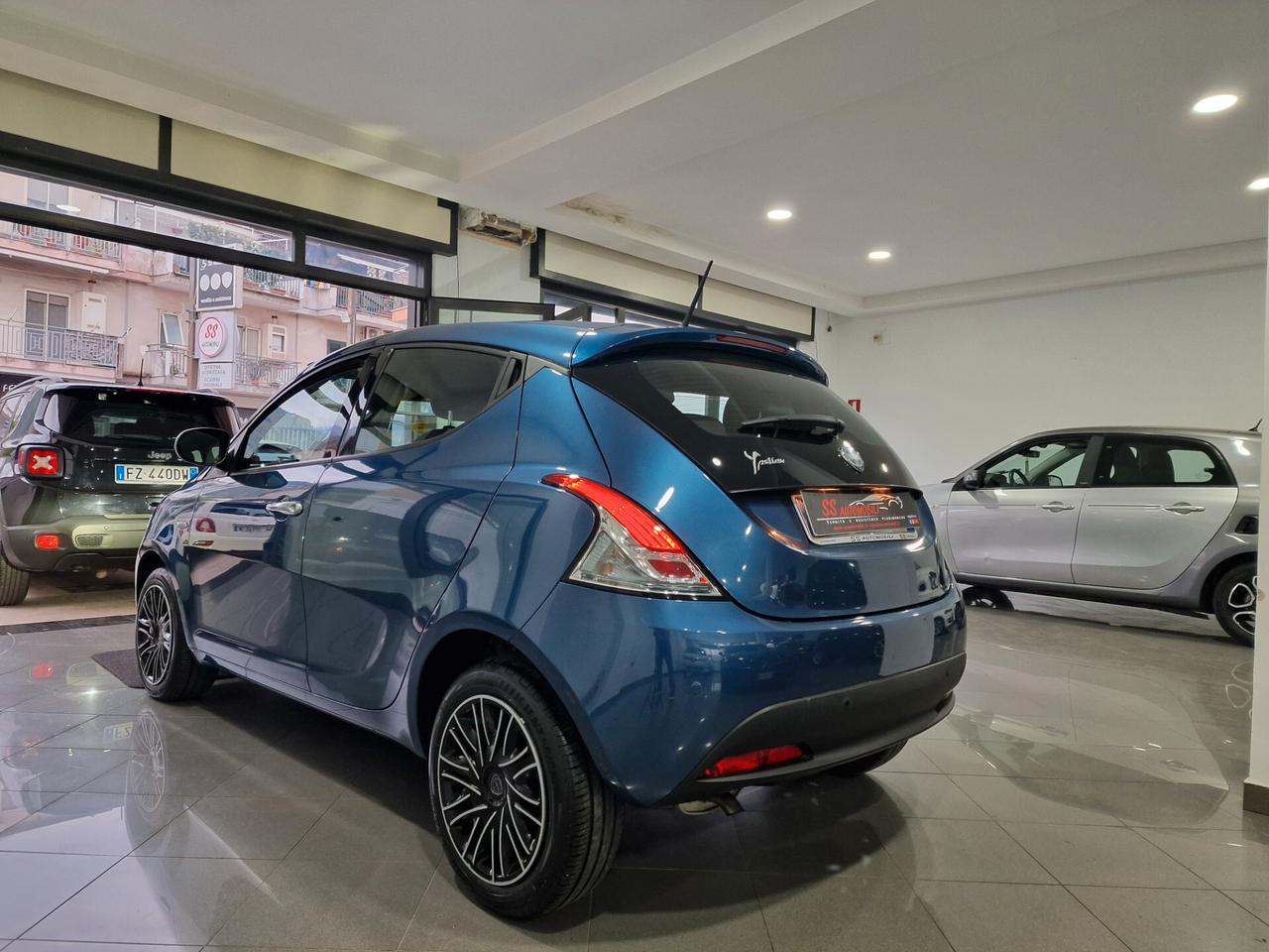 Lancia Ypsilon 1.2 69 CV 5 porte GPL Alberta Ferretti