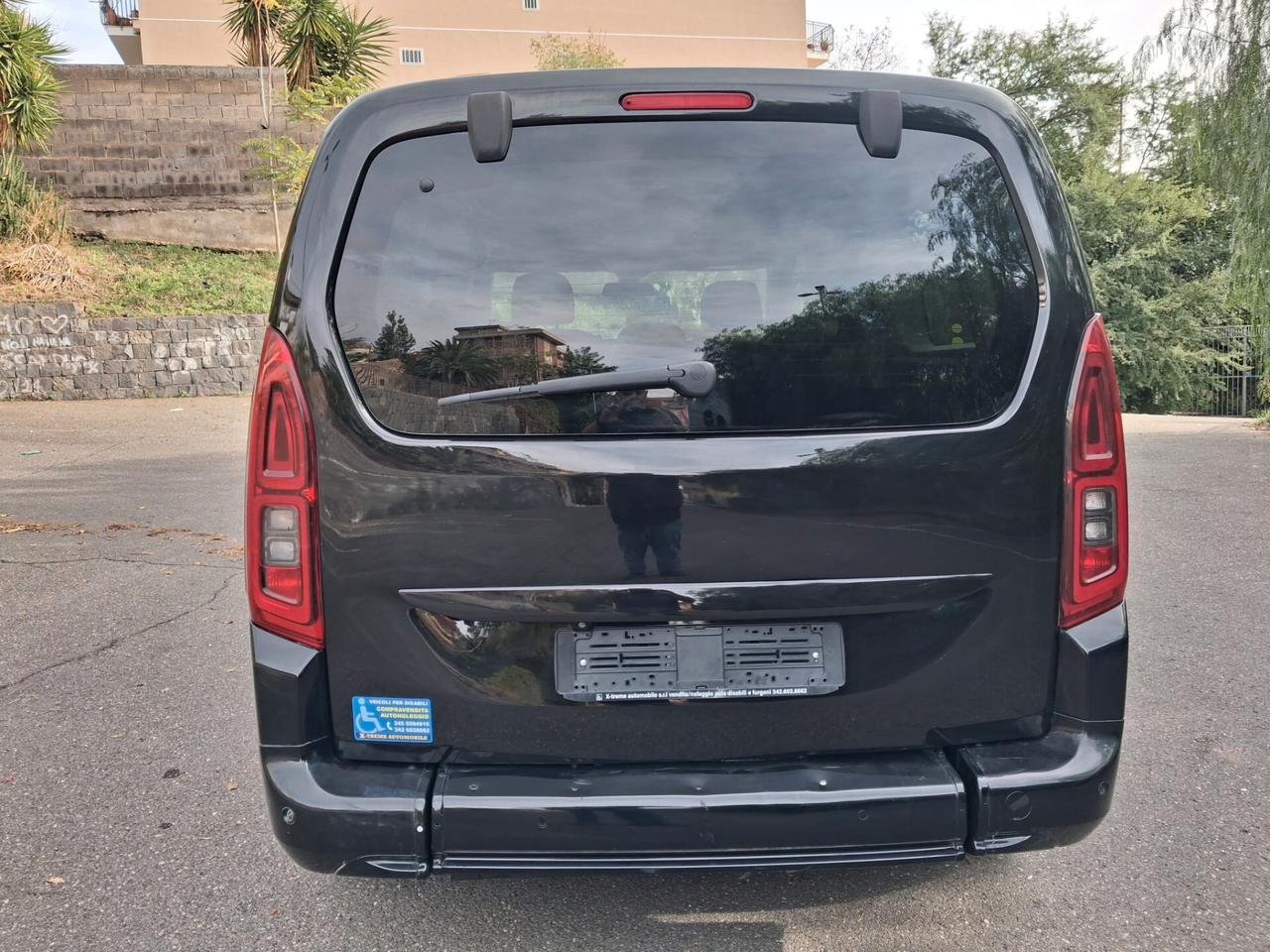 Toyota Proace Pianale ribassato con rampa disabili in carrozzina
