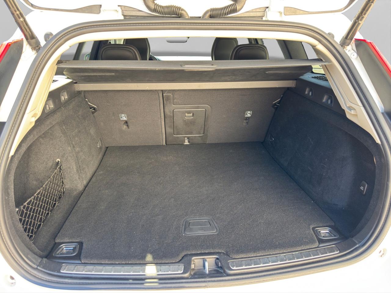 Volvo V60 B4 (d) Geartronic Momentum Business Pro