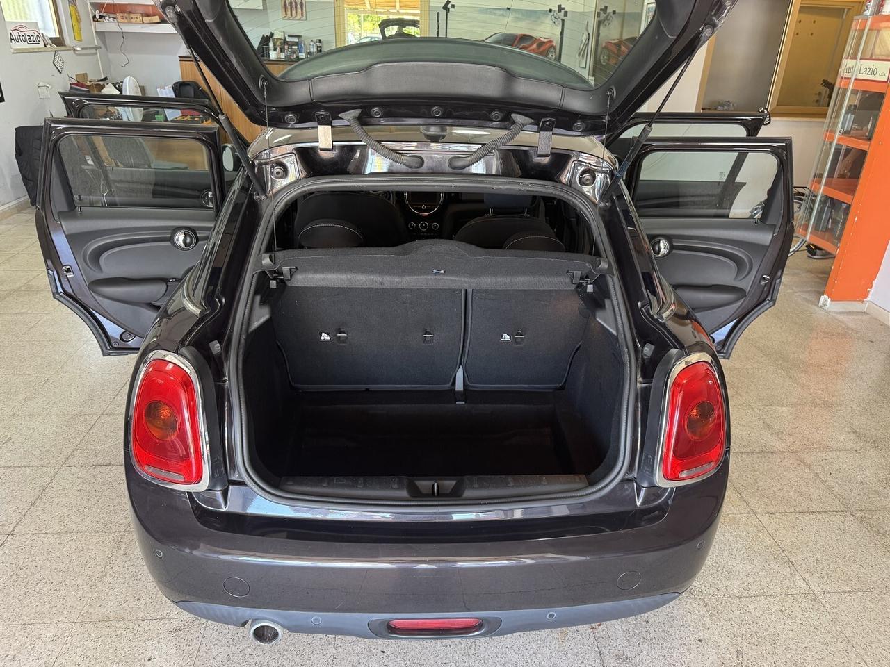 Mini Cooper D Businiss XL 1.5 dci 5 porte Navi.