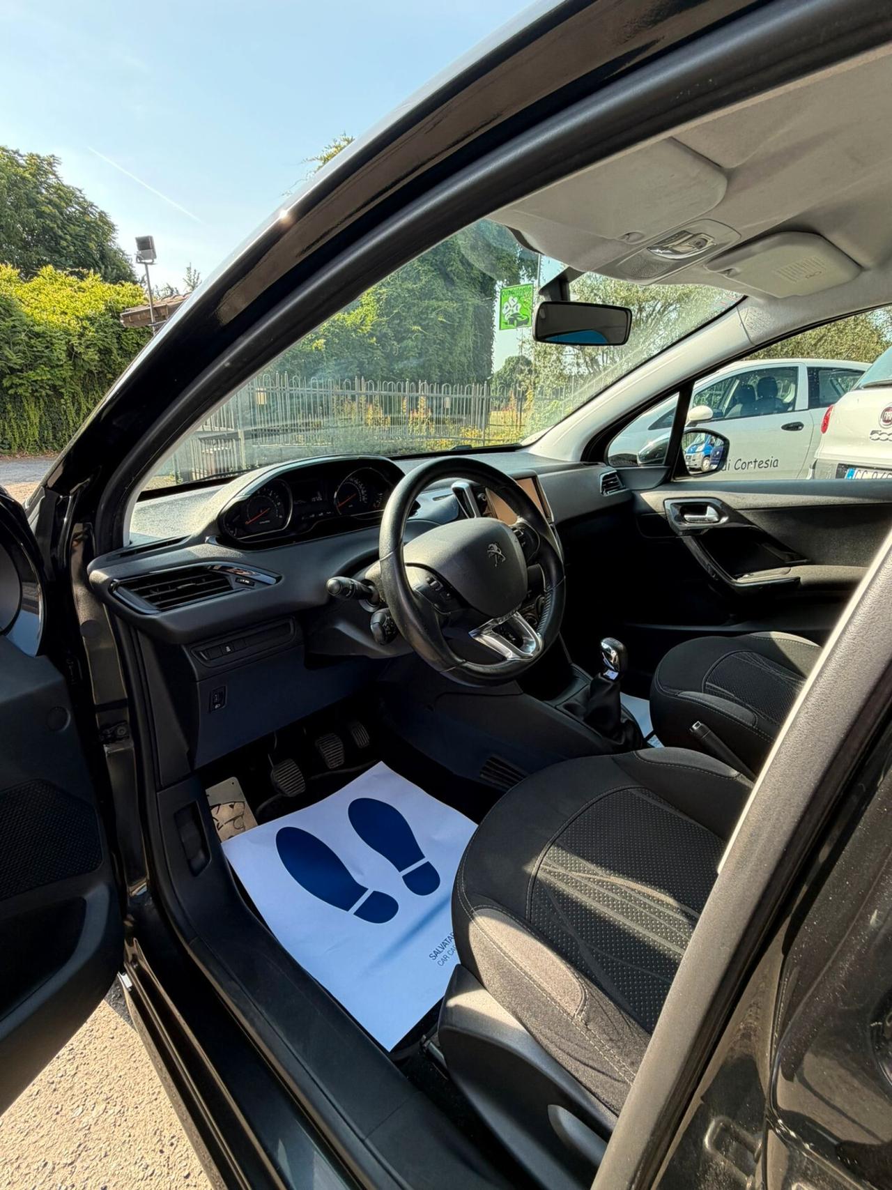 Peugeot 208 1.4 HDi 68 CV 5 porte Active Neopatentati