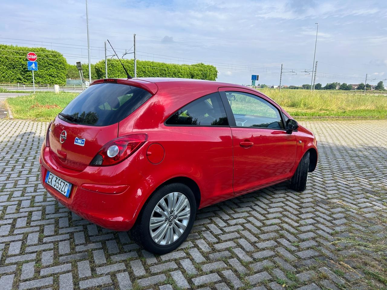 Opel Corsa 1.2 3 porte b-color