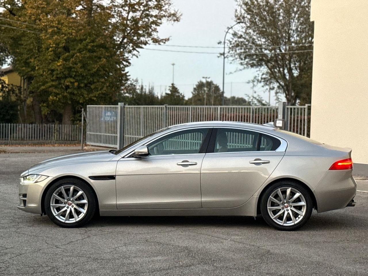 Jaguar XE 2.0 D 180 CV aut. Portfolio