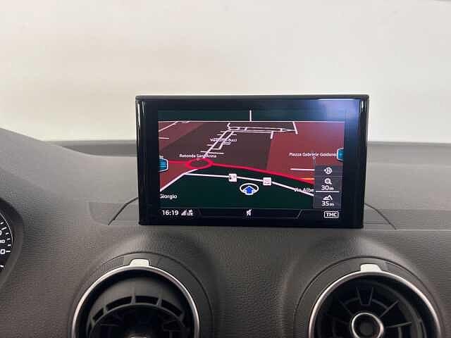 Audi Q2 30 TDI Business Design