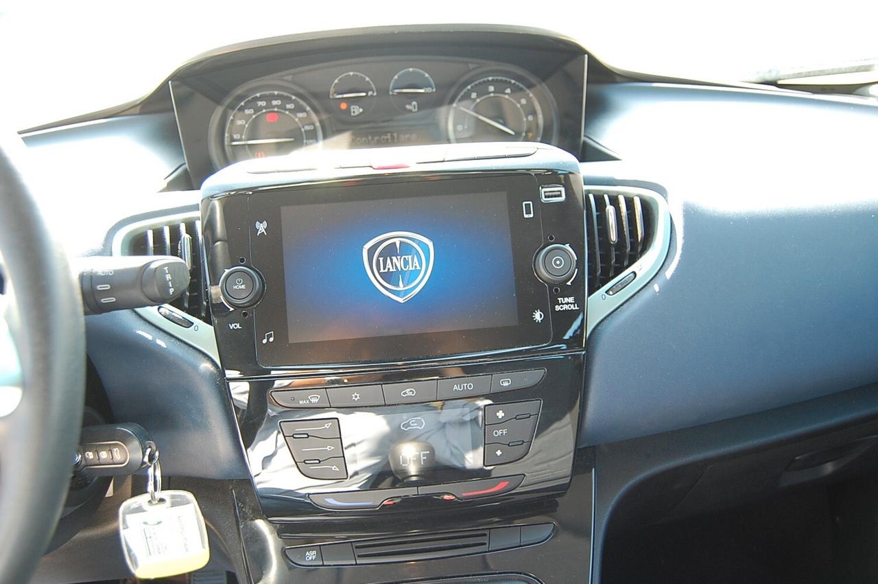 Lancia Ypsilon 1.0 FireFly 5 porte S&S Hybrid Platino