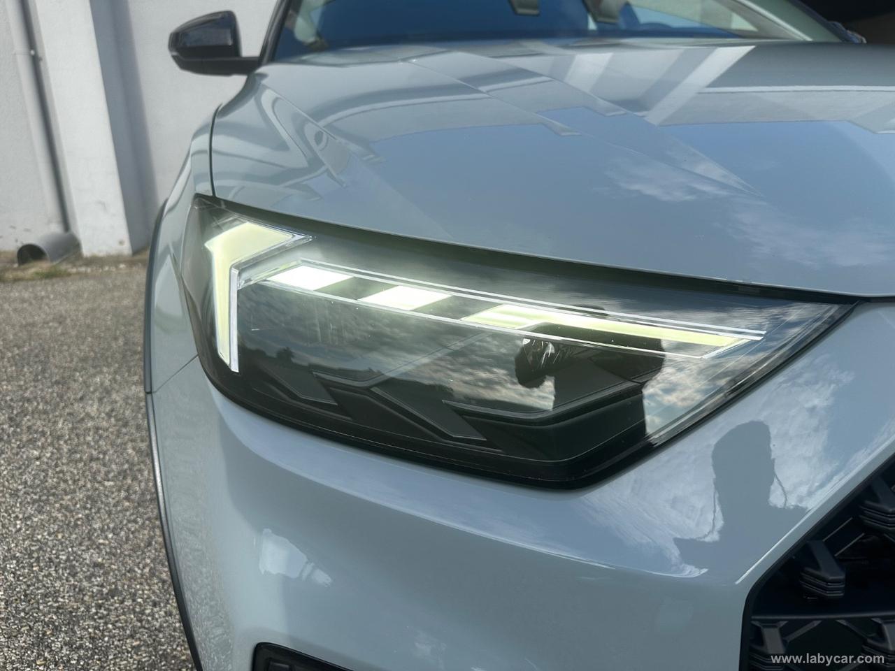 AUDI A1 citycarver 30 TFSI S tr. Id. Contrast