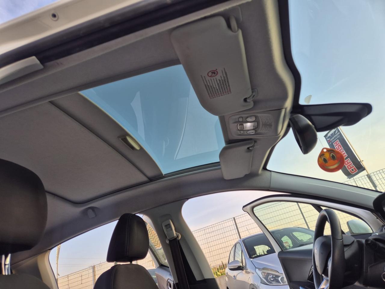 Peugeot 208 1.4 HDi 68 CV 5 porte Allure TETTO PANORAMICO