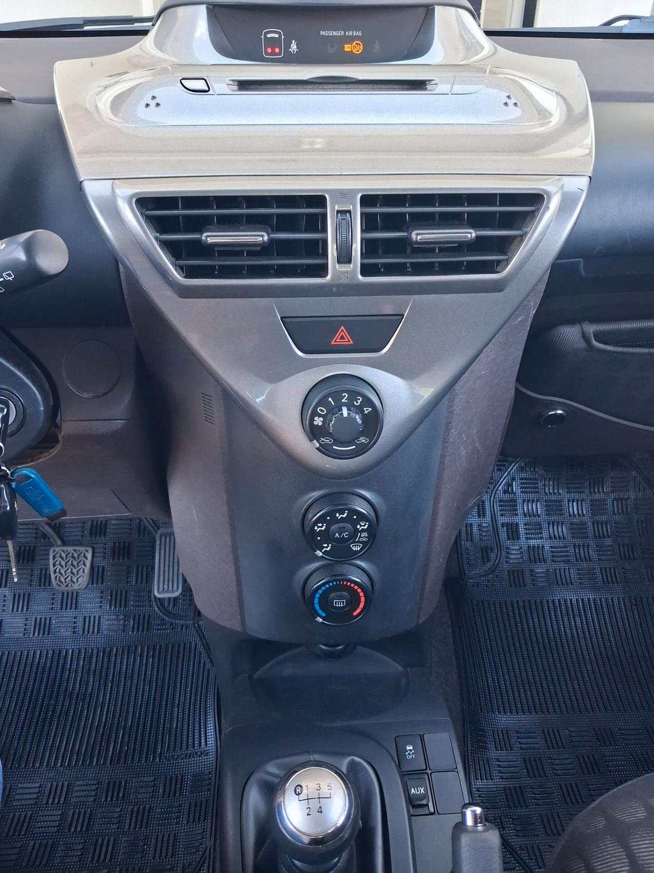 Toyota iQ 1.0 Sol