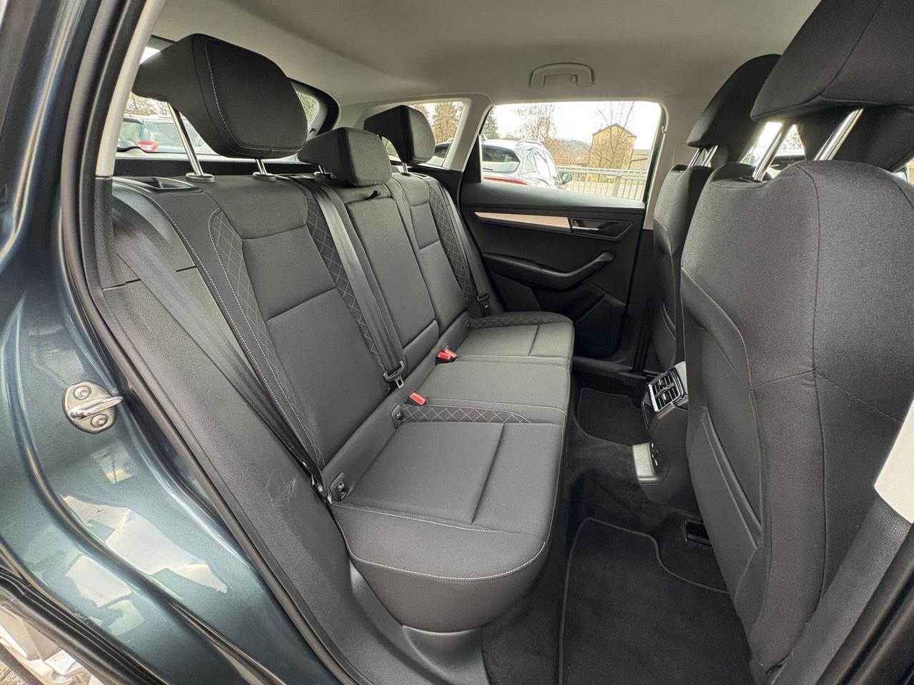 SKODA KAROQ 1.6 TDI AUTOMATICA SI A NEOPATENTATI