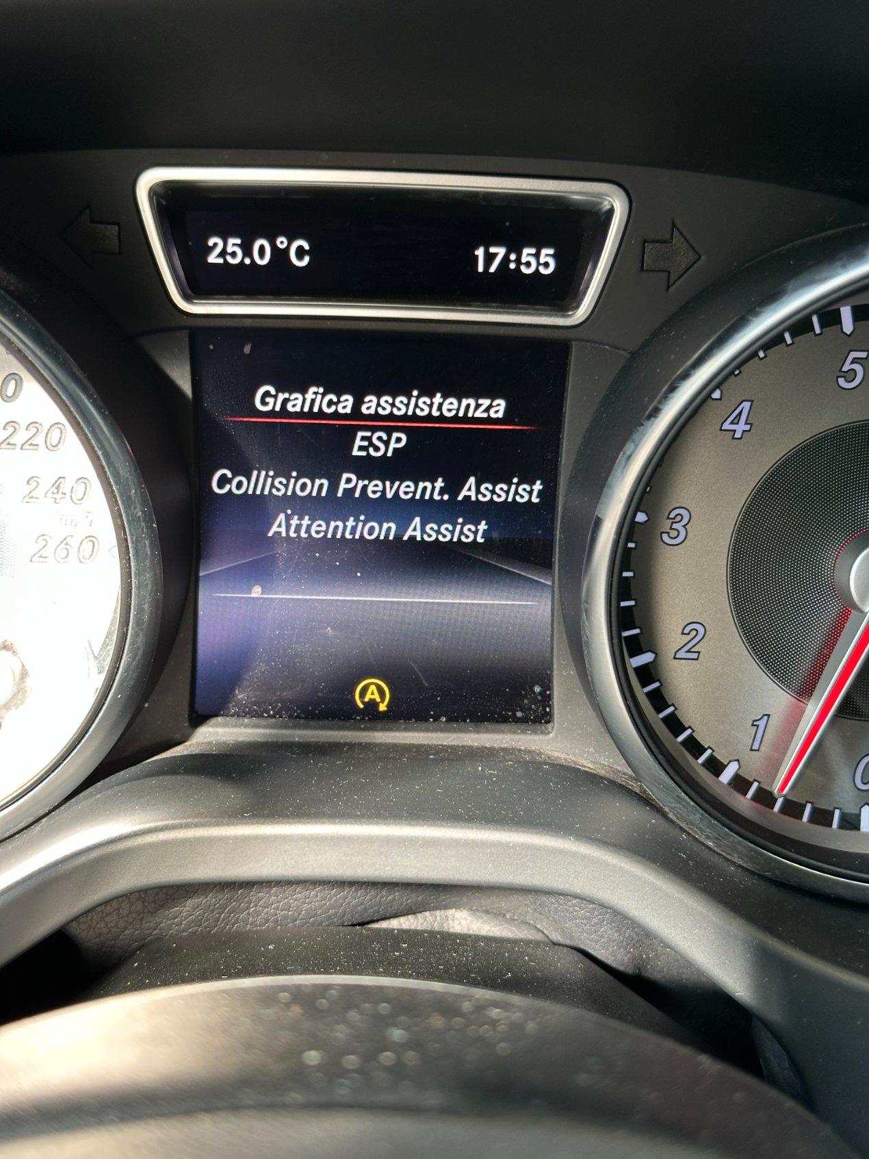 Mercedes GLA 200 Sport - Xeno - 18" - Navi - Sensori park
