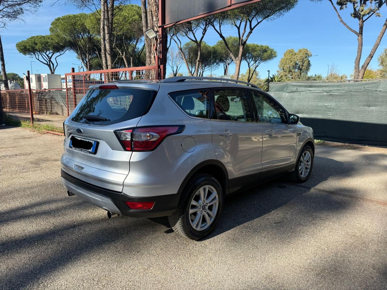 Ford Kuga 1.5 TDCI 120 CV S&S 2WD Powershift Titanium