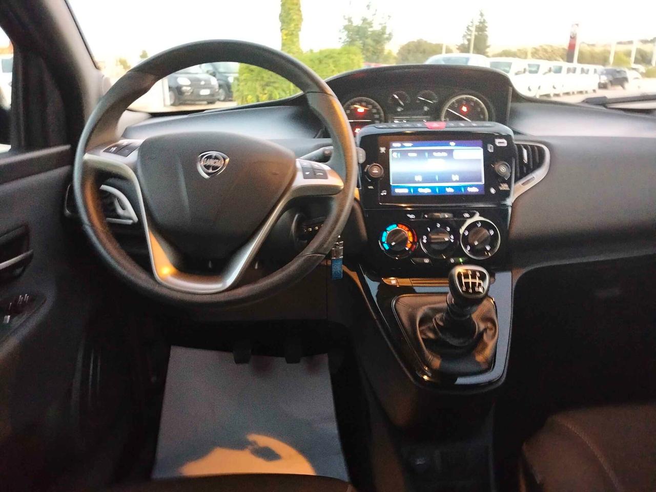 Lancia Ypsilon 1.0 FireFly 5 porte S&S Hybrid Ecochic Gold
