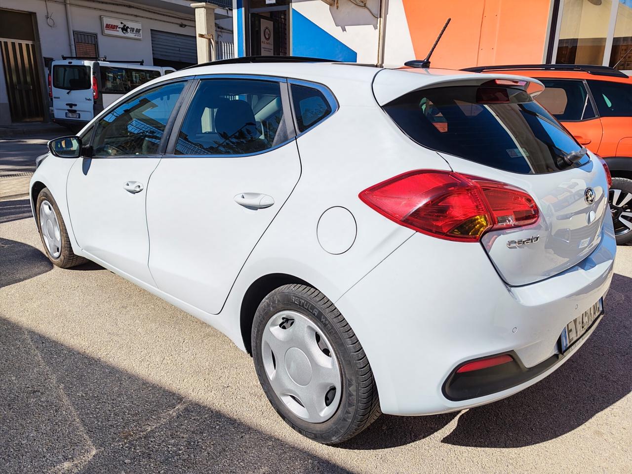 Kia Ceed CEE'D 1.6 CRDI 128 CV AUTOM. 5 PORTE COOL