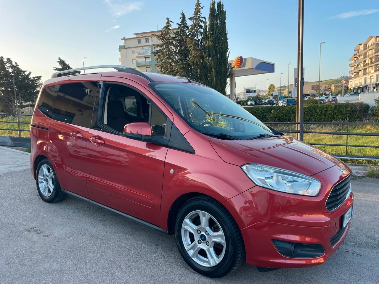 Ford Tourneo Courier 1.5 TDCI 75 CV Plus 5P 2015
