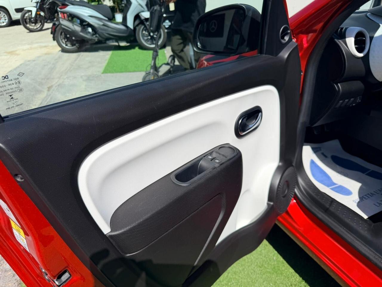 RENAULT TWINGO 2020 – OCCASIONE IMPERDIBILE CON PROMO IN CORSO!