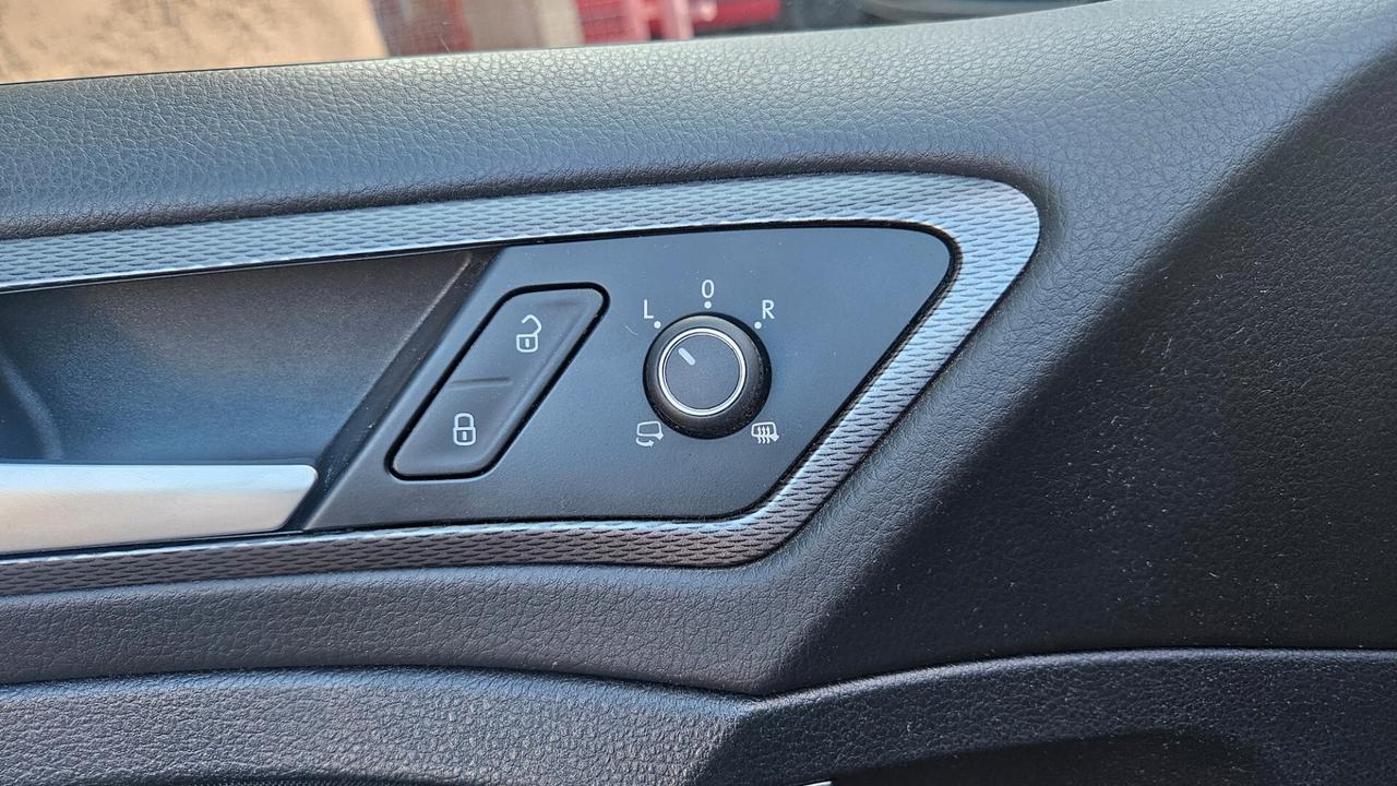 Volkswagen Golf 5p 2.0 tdi LOUNGE 150cv NAVY-SED.RISC.