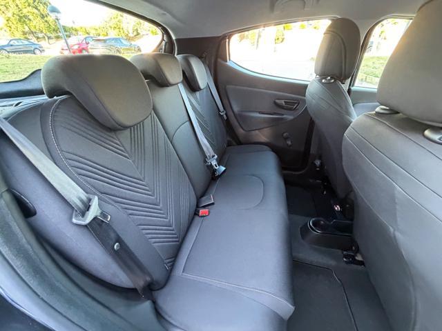 LANCIA Ypsilon HYBRID GOLD+NAVI+SENSORI+5POSTI+LED