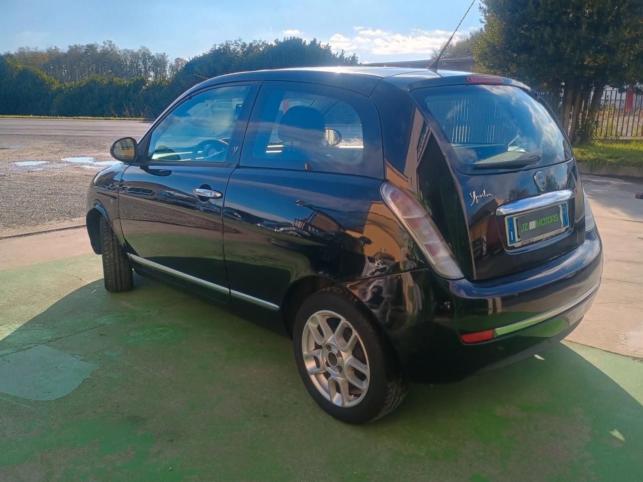 LANCIA YPSILON NEOPATENTATI