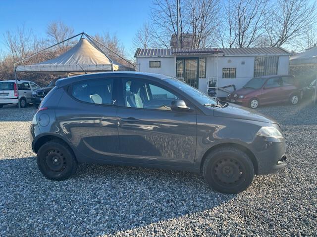 Lancia Ypsilon 0.9 TwinAir 85 CV 5 porte Metano Ecochic Silver - VETTURA GRANDINATA