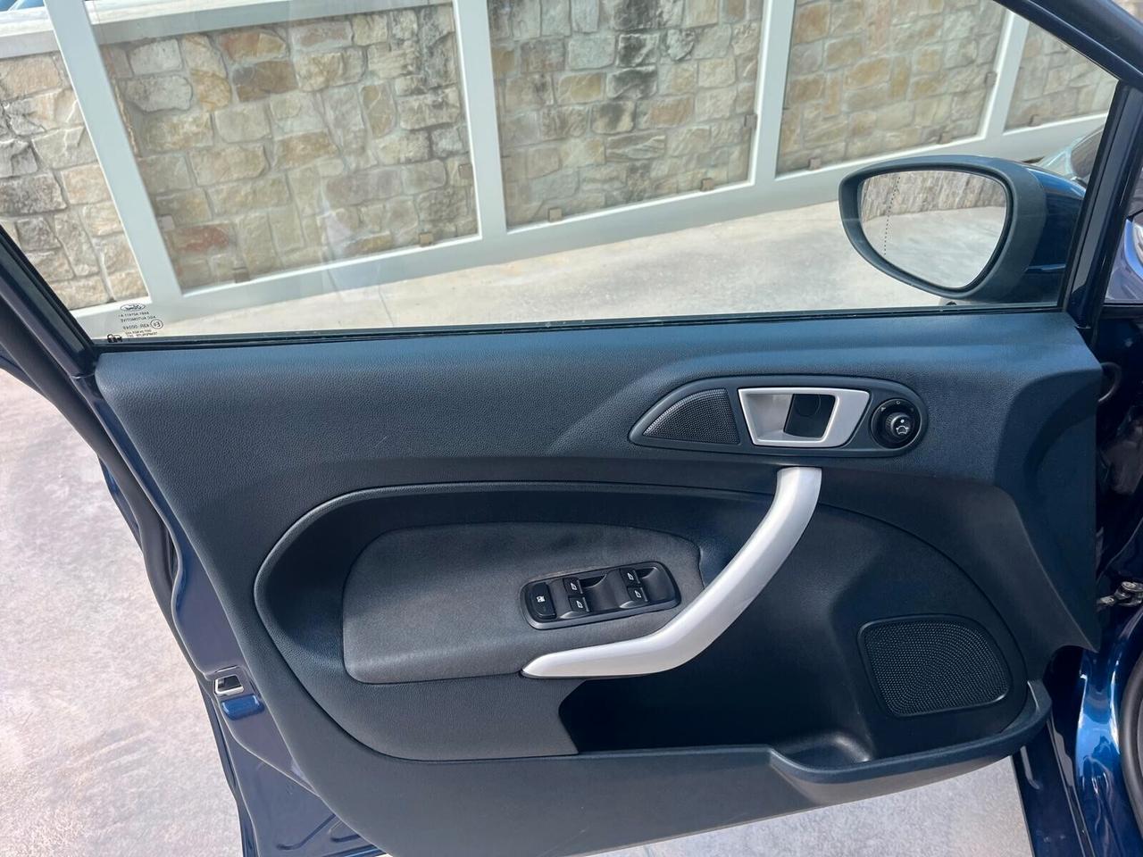 Ford Fiesta Titanium 1.4 5 porte Bz.- GPL