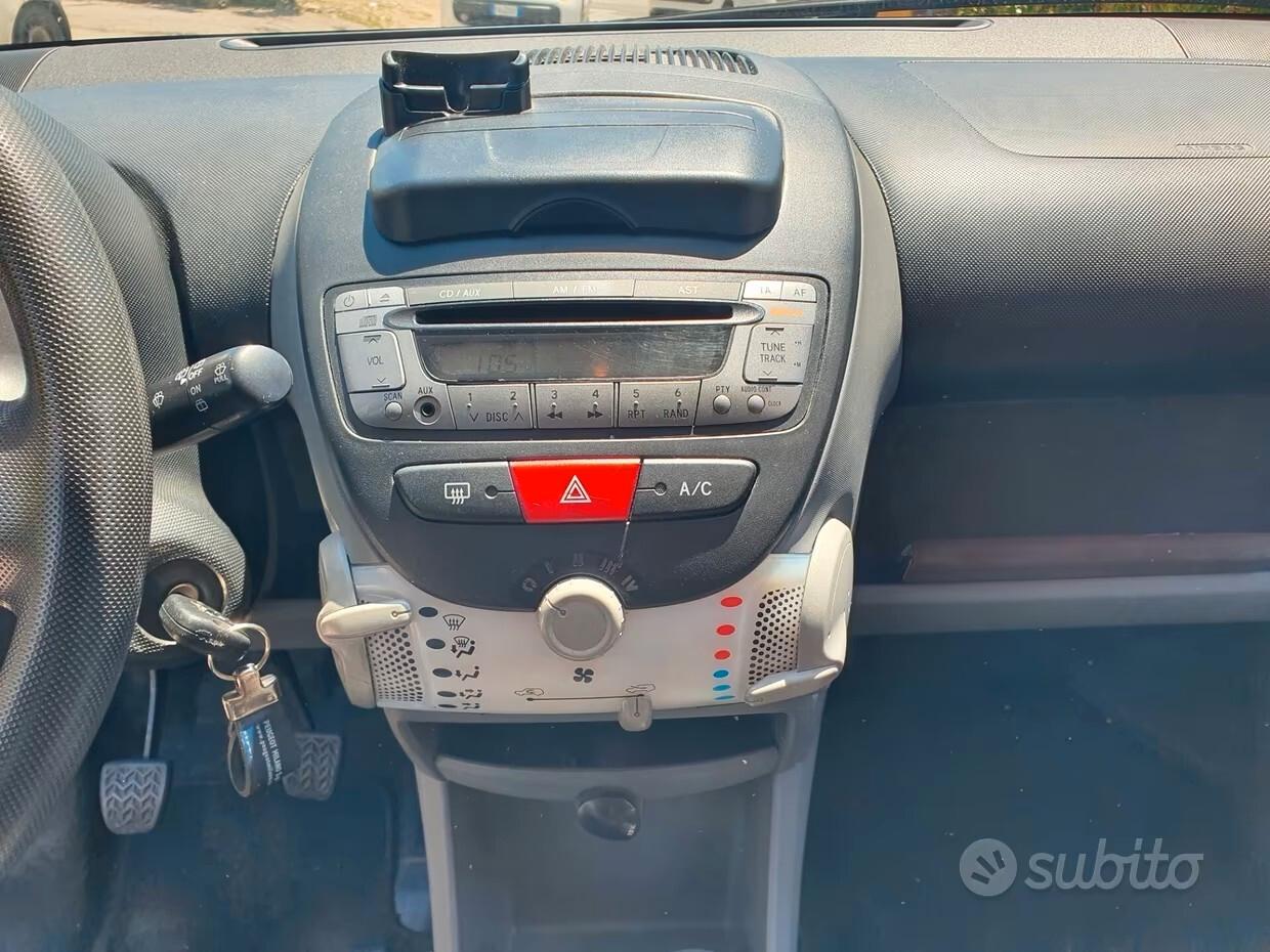 Peugeot 107 1.0 68CV 5porte Sweet Years CLIMA ESENTE BOLLO multifunzione