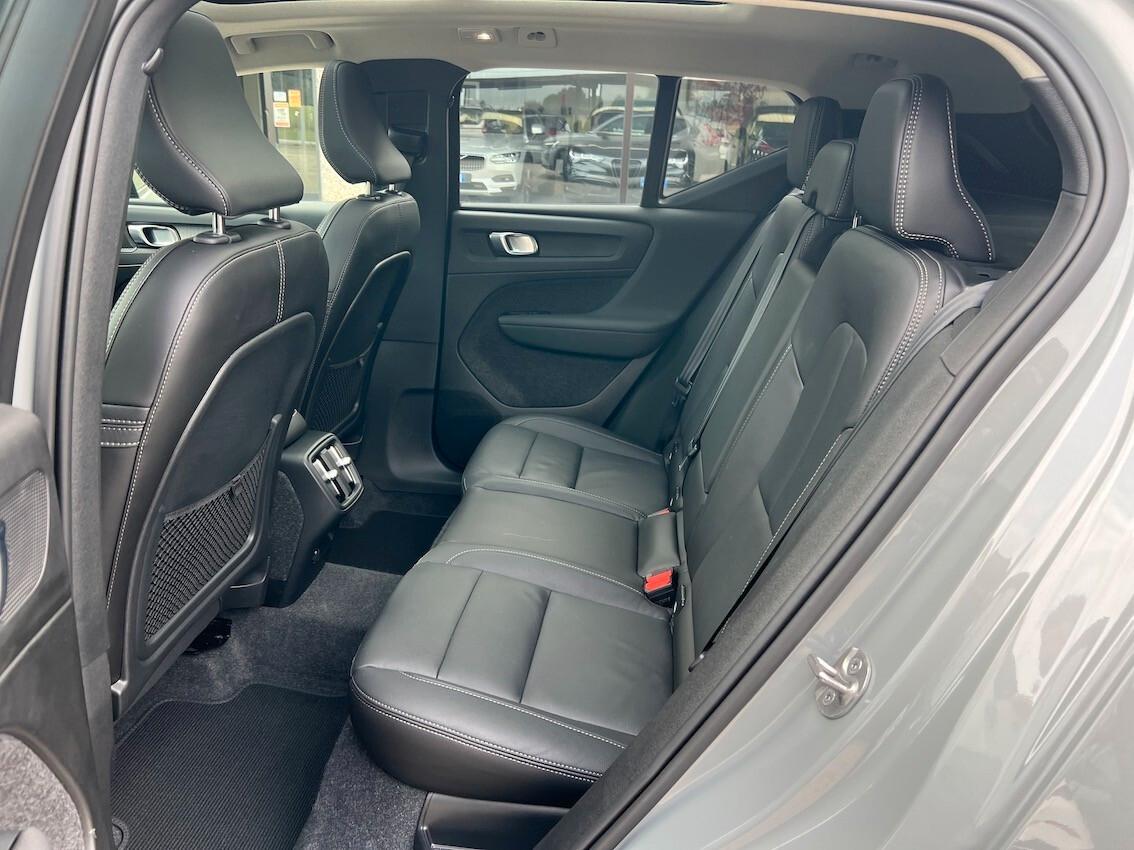 Volvo XC40 2.0 b3 Plus Black Edition auto - Tetto Apribile FULL OPTIONAL!!!