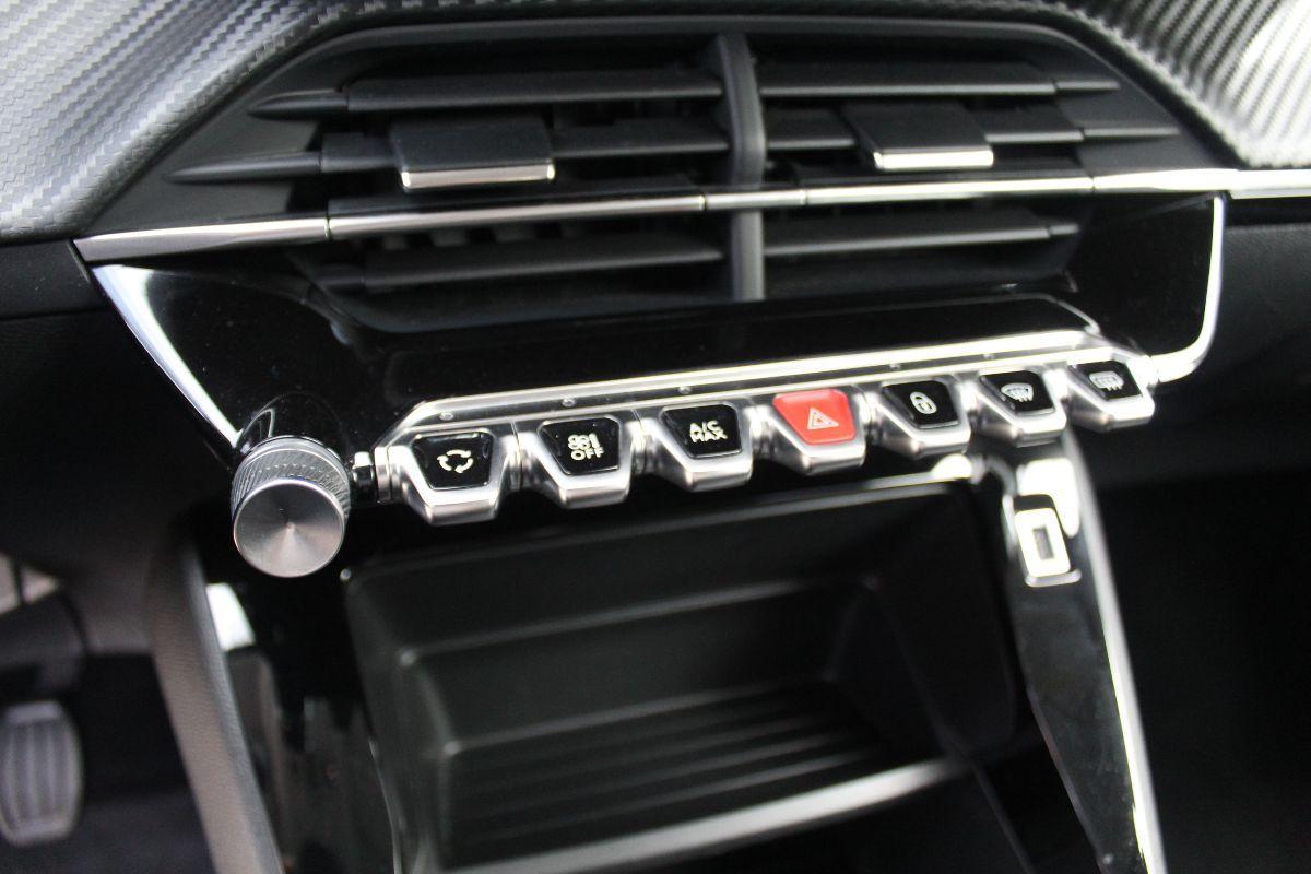 PEUGEOT - 208 1.2 puretech Style