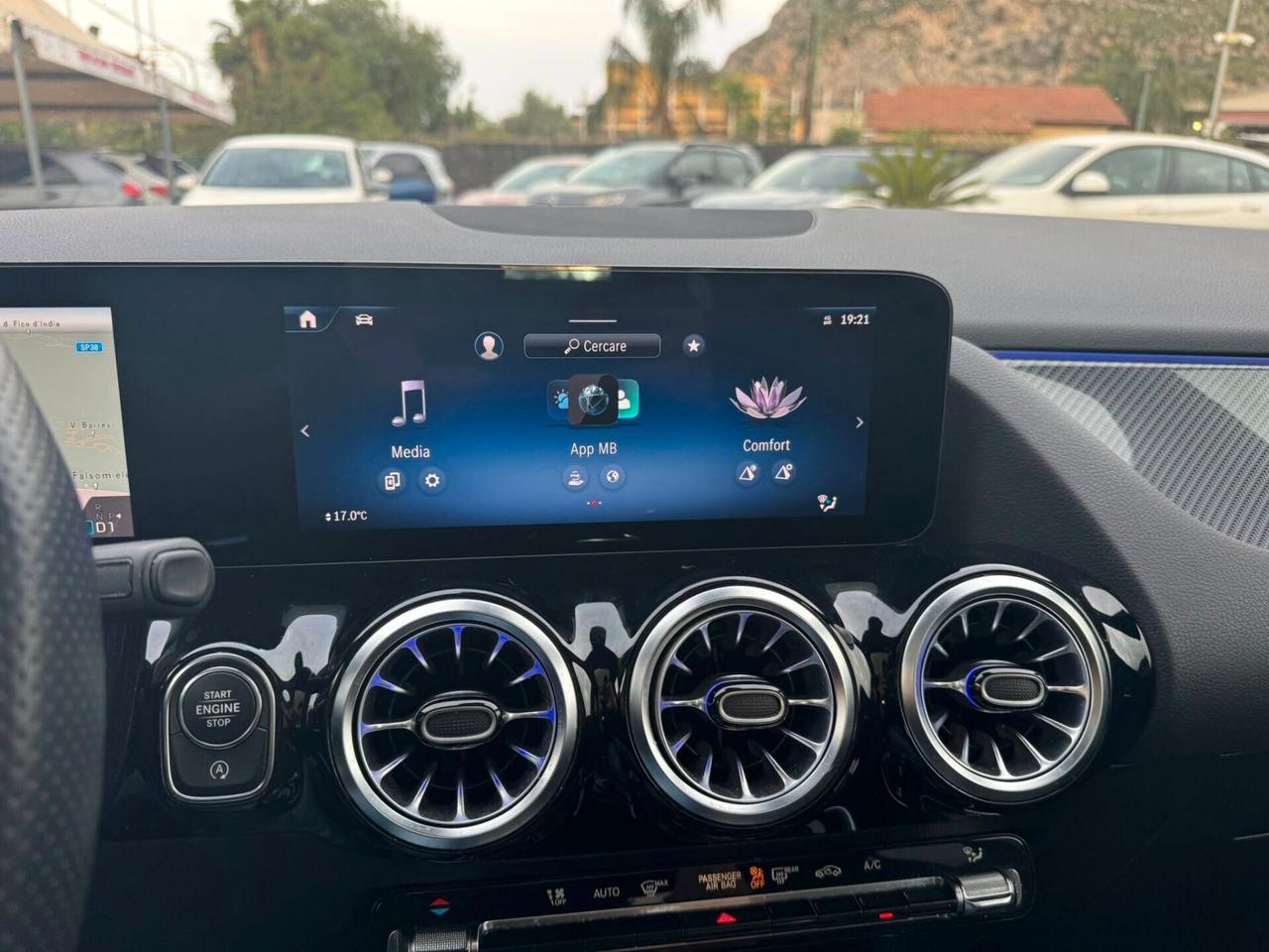 MERCEDES GLA200d PREMIUM PLUS AMG LINE