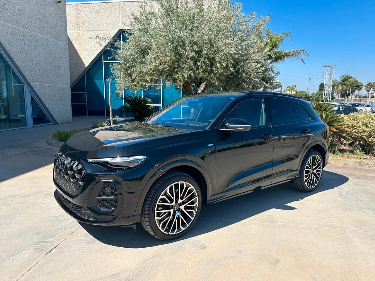 Audi Q5 MHEV+ S tronic possibilità noleggio no scoring