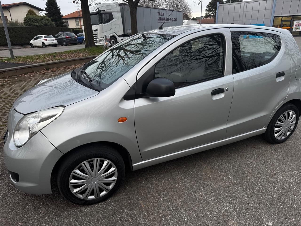 Suzuki Alto 1.0 con 77000km neopatentati