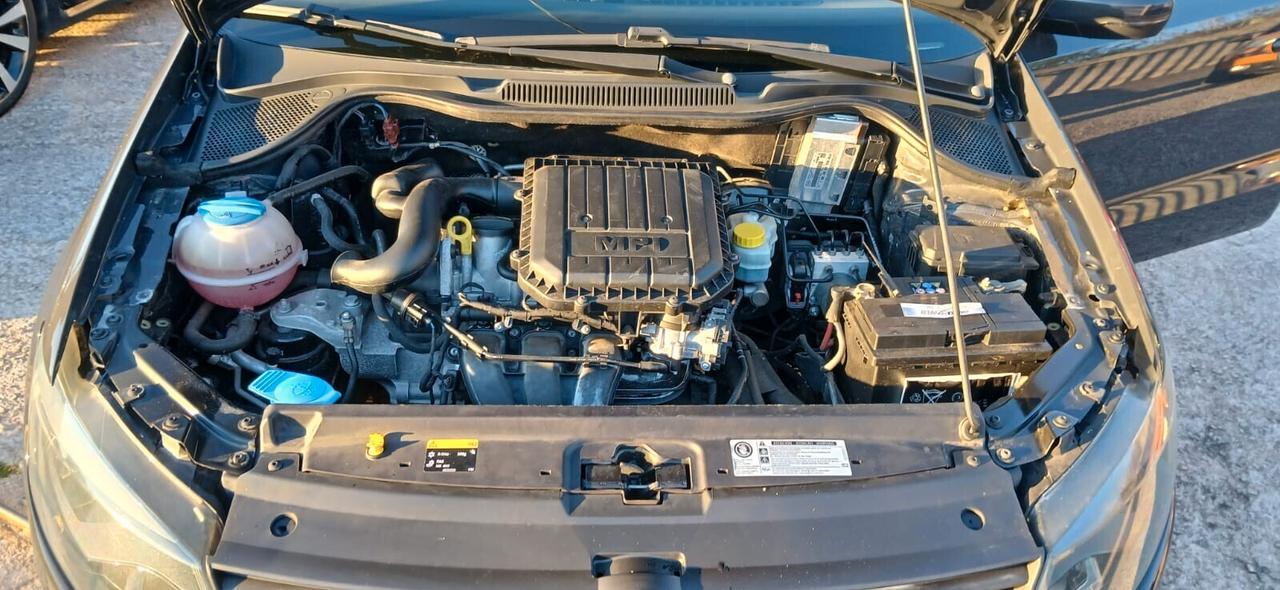 Volkswagen Polo 1.0 MPI 5P Trendline - 2014