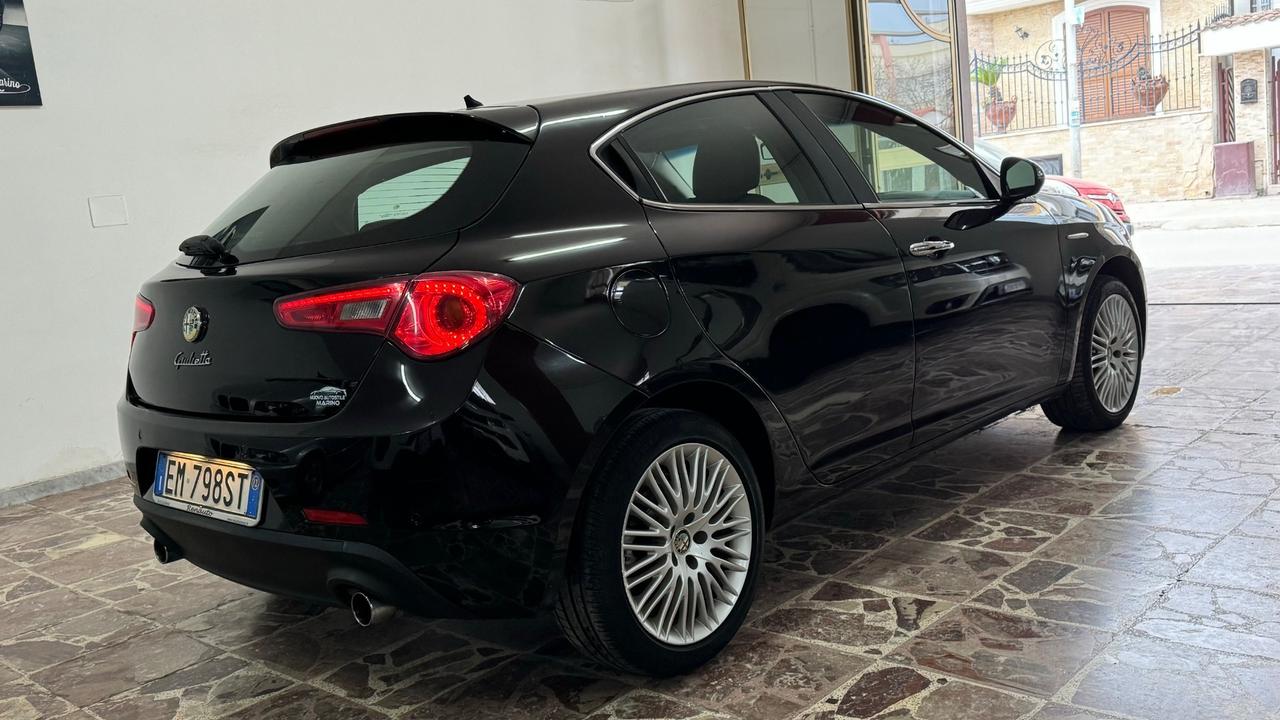 Alfa Romeo Giulietta 2.0 JTDm-2 140 CV Distinctive-2012