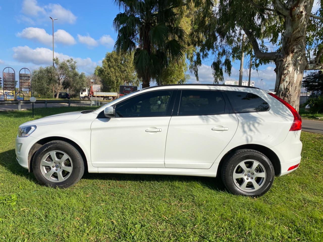 Volvo XC 60 XC60 D5 AWD Geartronic Momentum