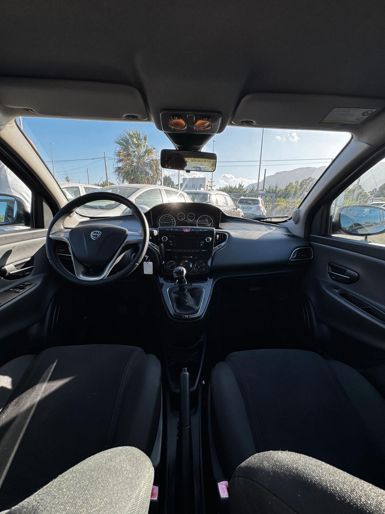 Lancia Ypsilon 1.2 69 CV 5 porte S&S Silver